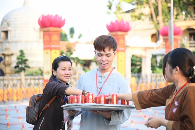 Trước Giờ G đêm hoa đăng kỷ niệm đức Phật A-di-đà