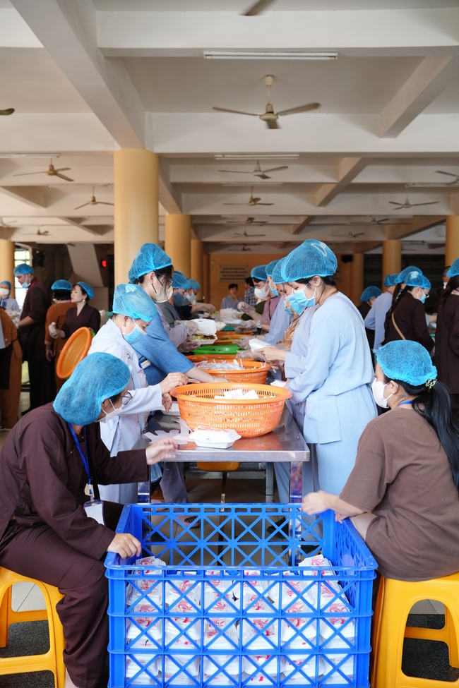 Trước Giờ G đêm hoa đăng kỷ niệm đức Phật A-di-đà