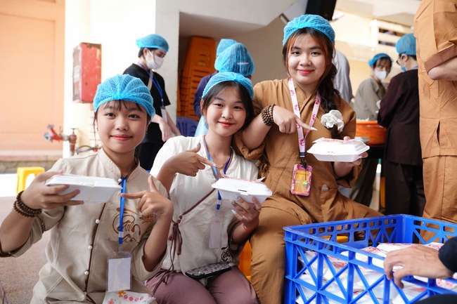 Trước Giờ G đêm hoa đăng kỷ niệm đức Phật A-di-đà