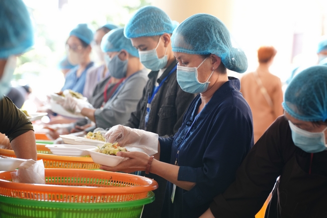 Trước Giờ G đêm hoa đăng kỷ niệm đức Phật A-di-đà