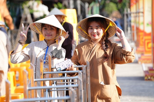 Trước Giờ G đêm hoa đăng kỷ niệm đức Phật A-di-đà