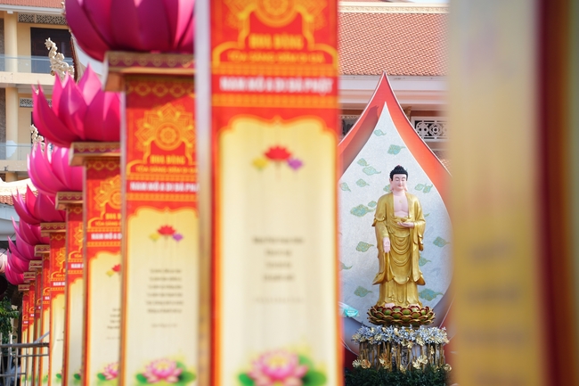 Trước Giờ G đêm hoa đăng kỷ niệm đức Phật A-di-đà