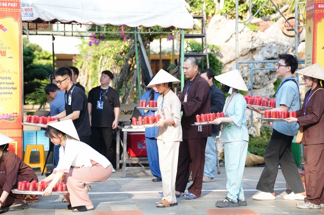 Trước Giờ G đêm hoa đăng kỷ niệm đức Phật A-di-đà