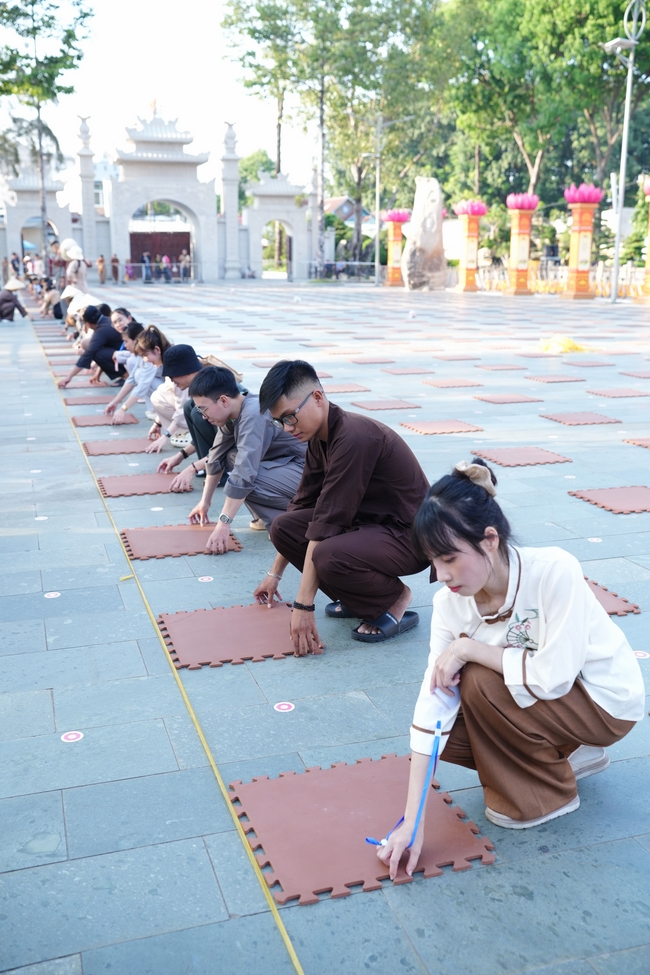 Trước Giờ G đêm hoa đăng kỷ niệm đức Phật A-di-đà