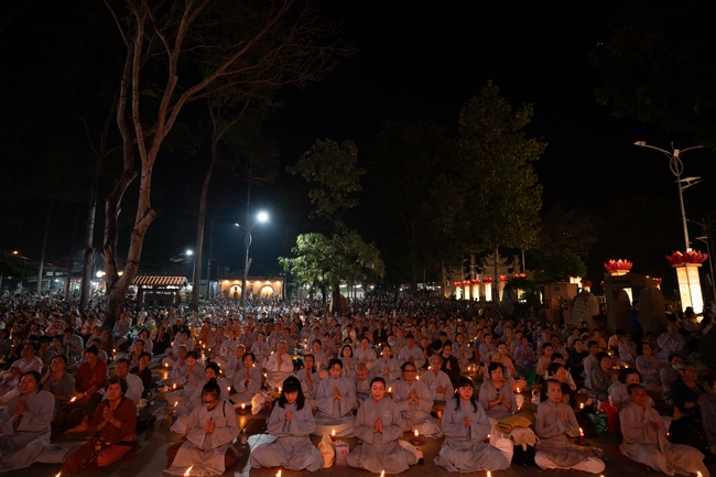 Toả sáng đêm Di Đà năm 2024