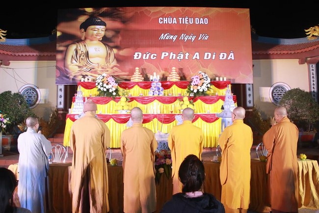Chùa Tiêu Dao – Quảng Ninh: Đêm hoa đăng kỷ niệm đức Phật A Di Đà