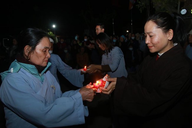 Chùa Tiêu Dao – Quảng Ninh: Đêm hoa đăng kỷ niệm đức Phật A Di Đà
