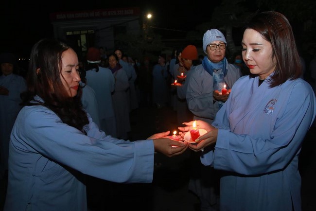 Chùa Tiêu Dao – Quảng Ninh: Đêm hoa đăng kỷ niệm đức Phật A Di Đà