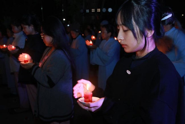Chùa Tiêu Dao – Quảng Ninh: Đêm hoa đăng kỷ niệm đức Phật A Di Đà
