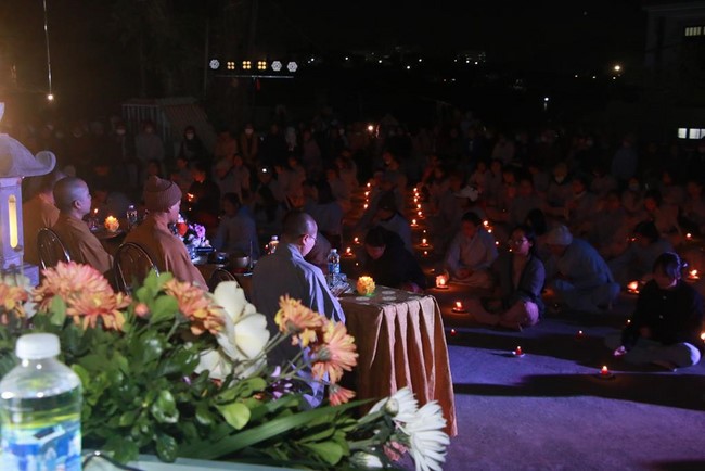 Chùa Tiêu Dao – Quảng Ninh: Đêm hoa đăng kỷ niệm đức Phật A Di Đà