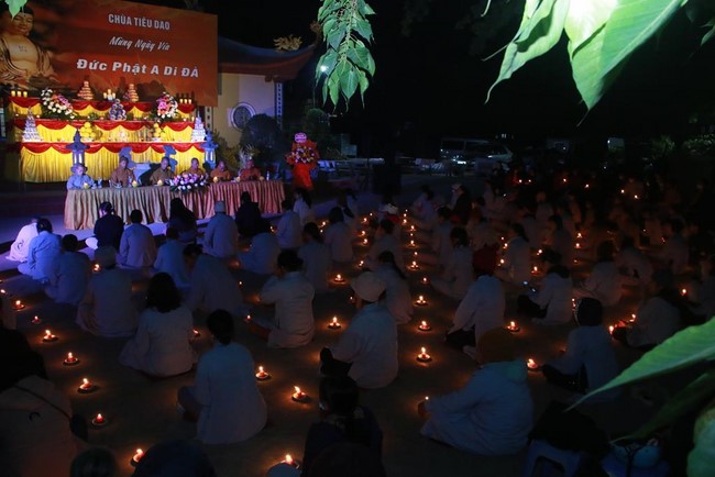 Chùa Tiêu Dao – Quảng Ninh: Đêm hoa đăng kỷ niệm đức Phật A Di Đà