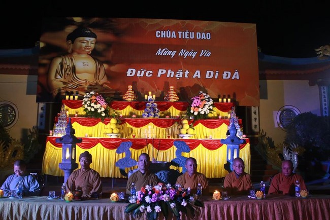 Chùa Tiêu Dao – Quảng Ninh: Đêm hoa đăng kỷ niệm đức Phật A Di Đà
