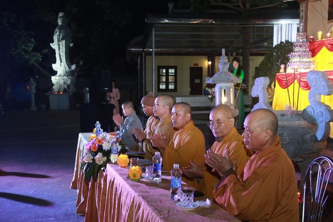 Chùa Tiêu Dao – Quảng Ninh: Đêm hoa đăng kỷ niệm đức Phật A Di Đà