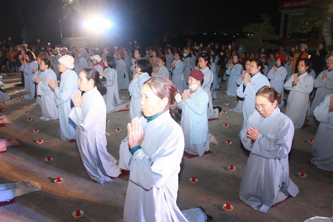 Chùa Tiêu Dao – Quảng Ninh: Đêm hoa đăng kỷ niệm đức Phật A Di Đà