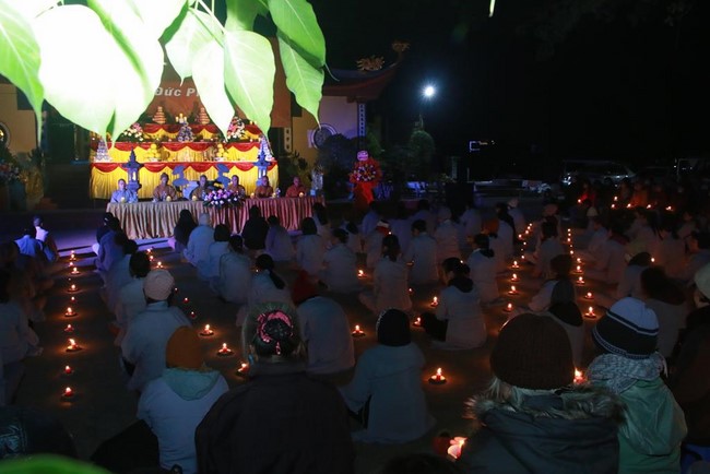 Chùa Tiêu Dao – Quảng Ninh: Đêm hoa đăng kỷ niệm đức Phật A Di Đà