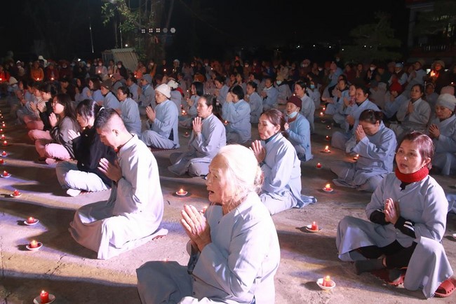 Chùa Tiêu Dao – Quảng Ninh: Đêm hoa đăng kỷ niệm đức Phật A Di Đà