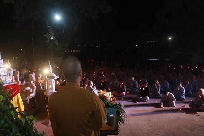 Chùa Tiêu Dao – Quảng Ninh: Đêm hoa đăng kỷ niệm đức Phật A Di Đà