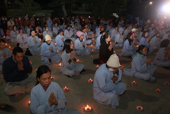 Chùa Tiêu Dao – Quảng Ninh: Đêm hoa đăng kỷ niệm đức Phật A Di Đà