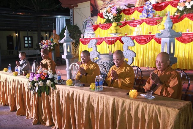 Chùa Tiêu Dao – Quảng Ninh: Đêm hoa đăng kỷ niệm đức Phật A Di Đà