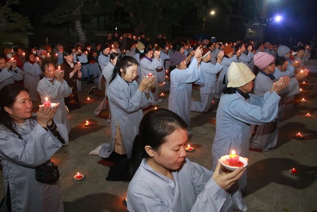 Chùa Tiêu Dao – Quảng Ninh: Đêm hoa đăng kỷ niệm đức Phật A Di Đà