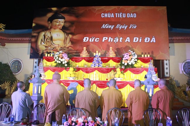 Chùa Tiêu Dao – Quảng Ninh: Đêm hoa đăng kỷ niệm đức Phật A Di Đà