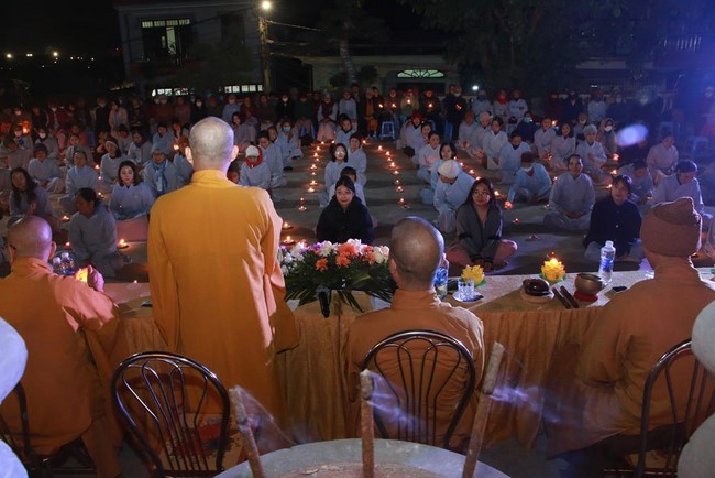 Chùa Tiêu Dao – Quảng Ninh: Đêm hoa đăng kỷ niệm đức Phật A Di Đà