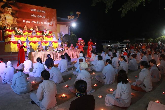 Chùa Tiêu Dao – Quảng Ninh: Đêm hoa đăng kỷ niệm đức Phật A Di Đà