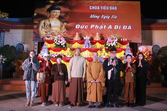 Chùa Tiêu Dao – Quảng Ninh: Đêm hoa đăng kỷ niệm đức Phật A Di Đà