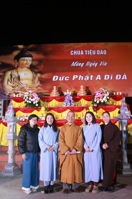 Chùa Tiêu Dao – Quảng Ninh: Đêm hoa đăng kỷ niệm đức Phật A Di Đà