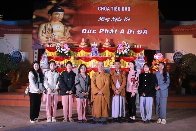 Chùa Tiêu Dao – Quảng Ninh: Đêm hoa đăng kỷ niệm đức Phật A Di Đà