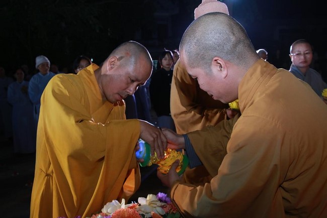 Chùa Tiêu Dao – Quảng Ninh: Đêm hoa đăng kỷ niệm đức Phật A Di Đà