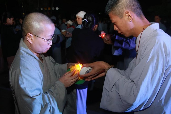 Chùa Tiêu Dao – Quảng Ninh: Đêm hoa đăng kỷ niệm đức Phật A Di Đà