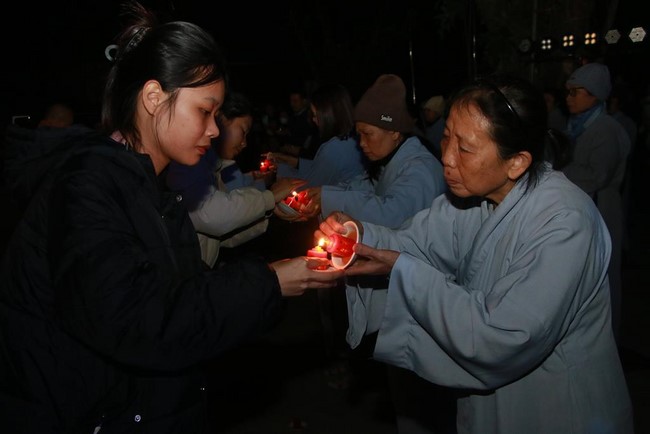 Chùa Tiêu Dao – Quảng Ninh: Đêm hoa đăng kỷ niệm đức Phật A Di Đà