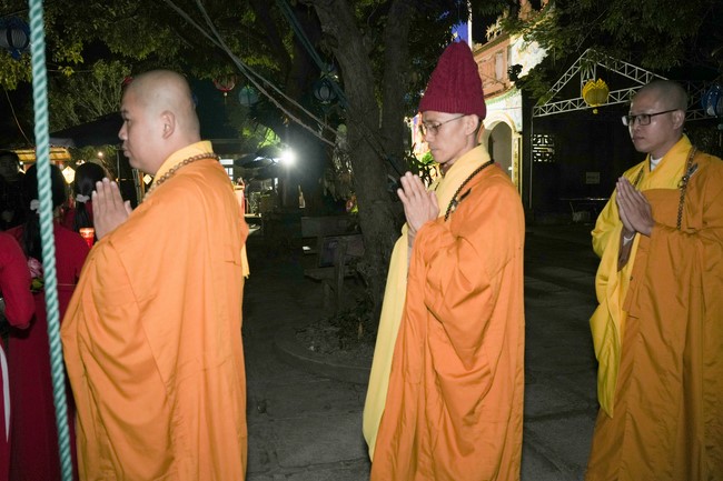 Candle Lighting Ceremony to commemorate Amitabha’s Buddha in 2024 at Dong Cao Pagoda – Thanh Hoa