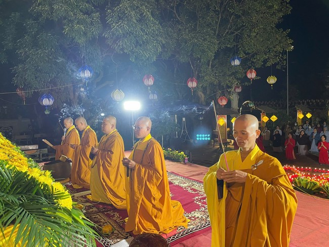 Candle Lighting Ceremony to commemorate Amitabha’s Buddha in 2024 at Dong Cao Pagoda – Thanh Hoa
