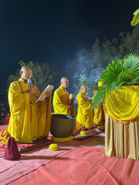 Candle Lighting Ceremony to commemorate Amitabha’s Buddha in 2024 at Dong Cao Pagoda – Thanh Hoa