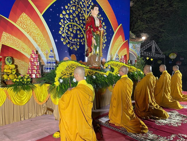 Candle Lighting Ceremony to commemorate Amitabha’s Buddha in 2024 at Dong Cao Pagoda – Thanh Hoa