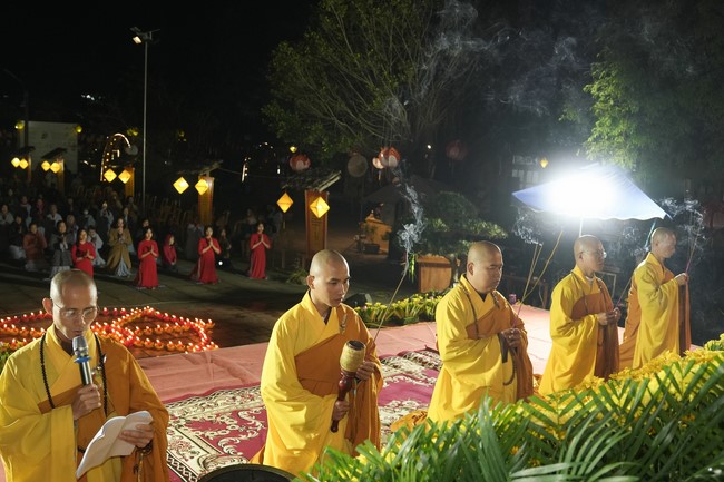 Candle Lighting Ceremony to commemorate Amitabha’s Buddha in 2024 at Dong Cao Pagoda – Thanh Hoa