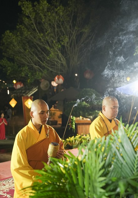 Candle Lighting Ceremony to commemorate Amitabha’s Buddha in 2024 at Dong Cao Pagoda – Thanh Hoa