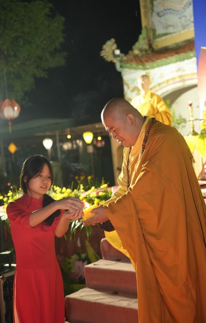 Candle Lighting Ceremony to commemorate Amitabha’s Buddha in 2024 at Dong Cao Pagoda – Thanh Hoa