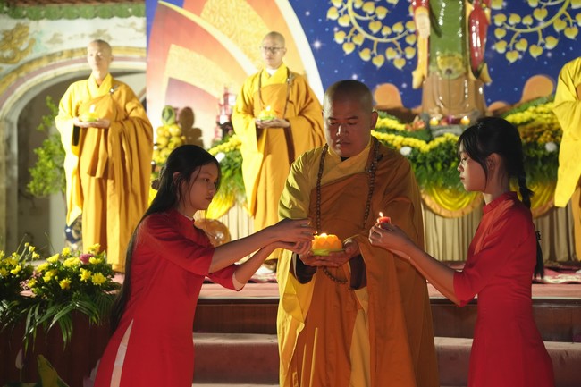 Candle Lighting Ceremony to commemorate Amitabha’s Buddha in 2024 at Dong Cao Pagoda – Thanh Hoa