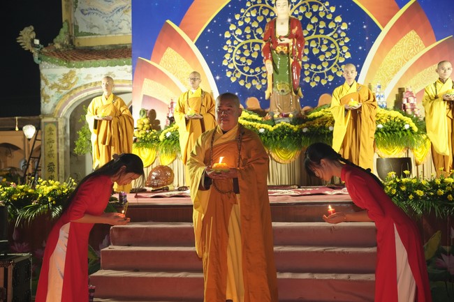 Candle Lighting Ceremony to commemorate Amitabha’s Buddha in 2024 at Dong Cao Pagoda – Thanh Hoa