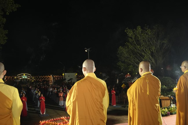 Candle Lighting Ceremony to commemorate Amitabha’s Buddha in 2024 at Dong Cao Pagoda – Thanh Hoa