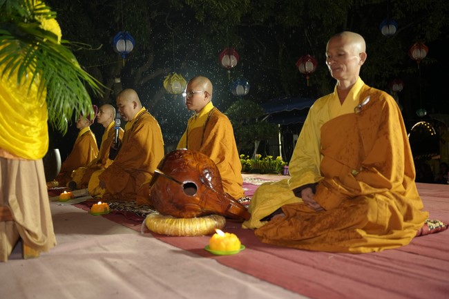 Candle Lighting Ceremony to commemorate Amitabha’s Buddha in 2024 at Dong Cao Pagoda – Thanh Hoa