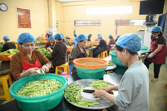 Vegan Buffet Party for gratitude on the year-end occasion 2024.