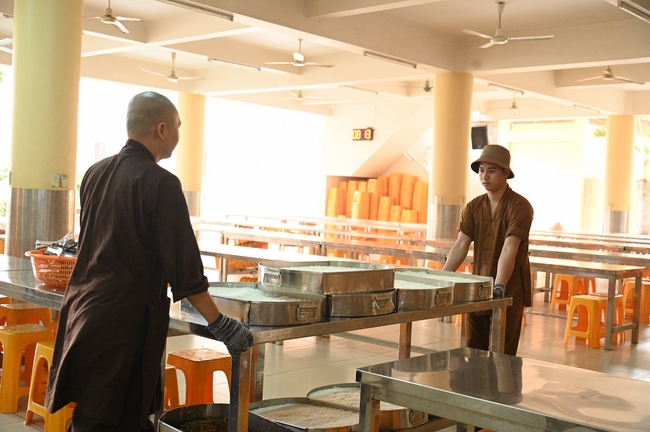 Vegan Buffet Party for gratitude on the year-end occasion 2024.