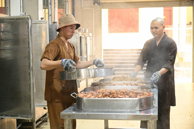 Vegan Buffet Party for gratitude on the year-end occasion 2024.