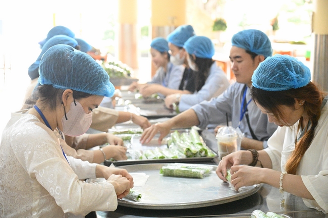 Vegan Buffet Party for gratitude on the year-end occasion 2024.