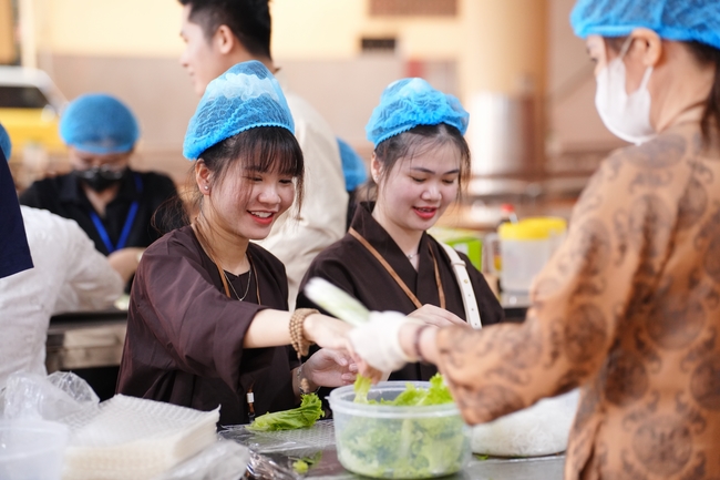 Vegan Buffet Party for gratitude on the year-end occasion 2024.