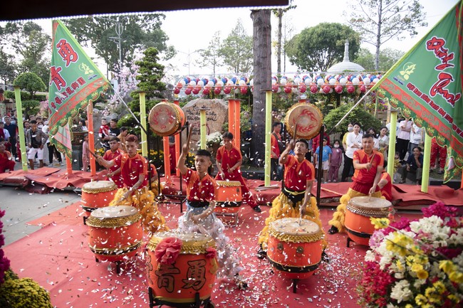 Khai bút chương trình TẶNG CHỮ “THƯ PHÁP VIỆT” mừng xuân Giáp Thìn